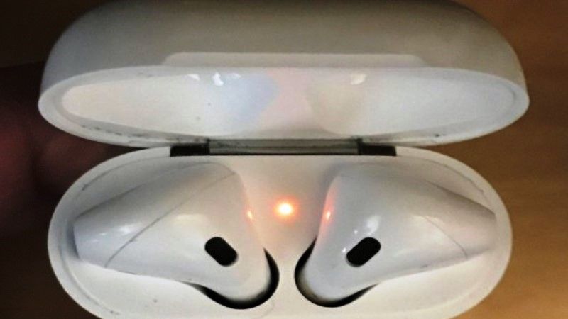 airpods‌ ‌flashing‌ ‌orange fix