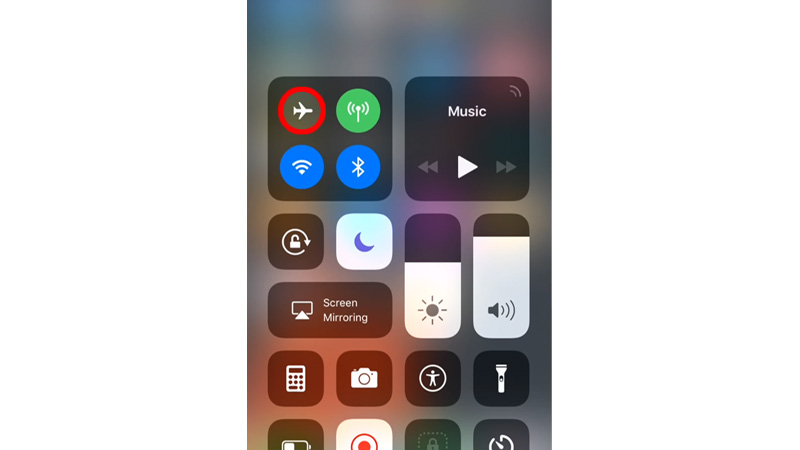 turn on and off airplane mode to fix imessage error