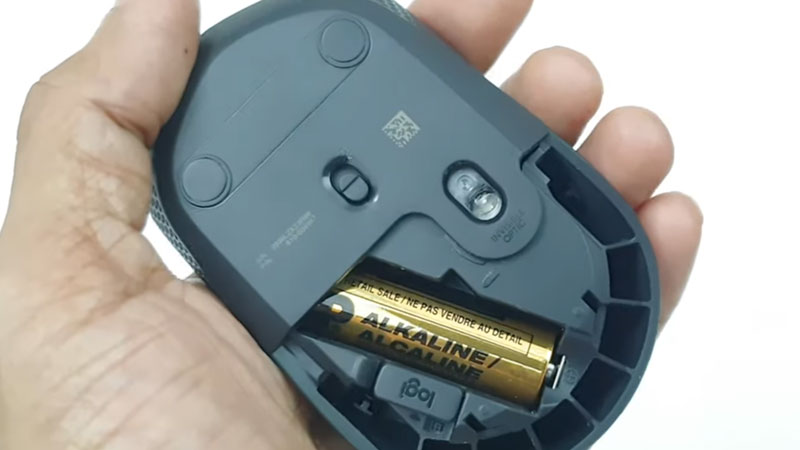 logitech-mouse-battery