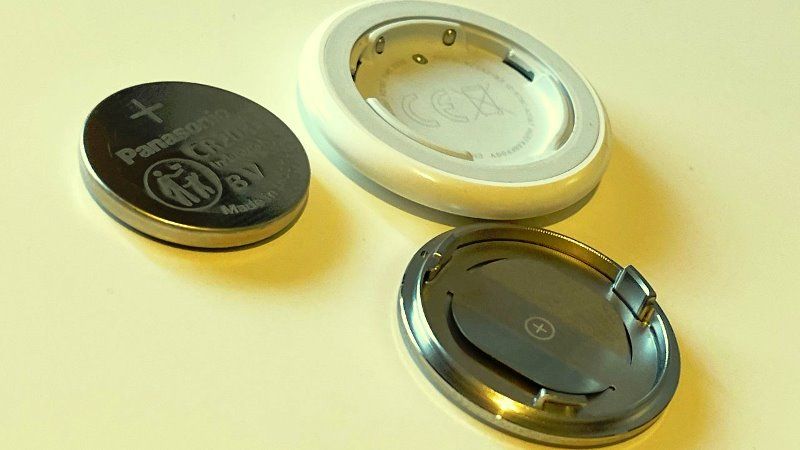what type of battery airtag uses