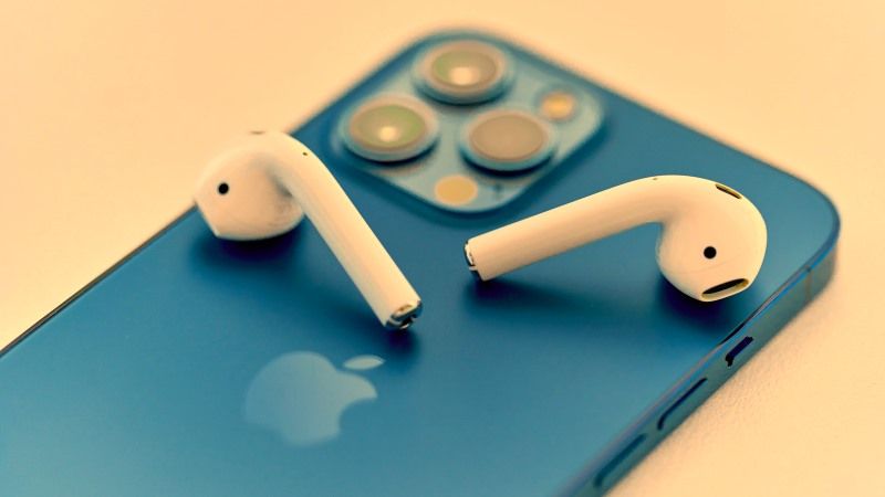 connect two airpods to one iphone